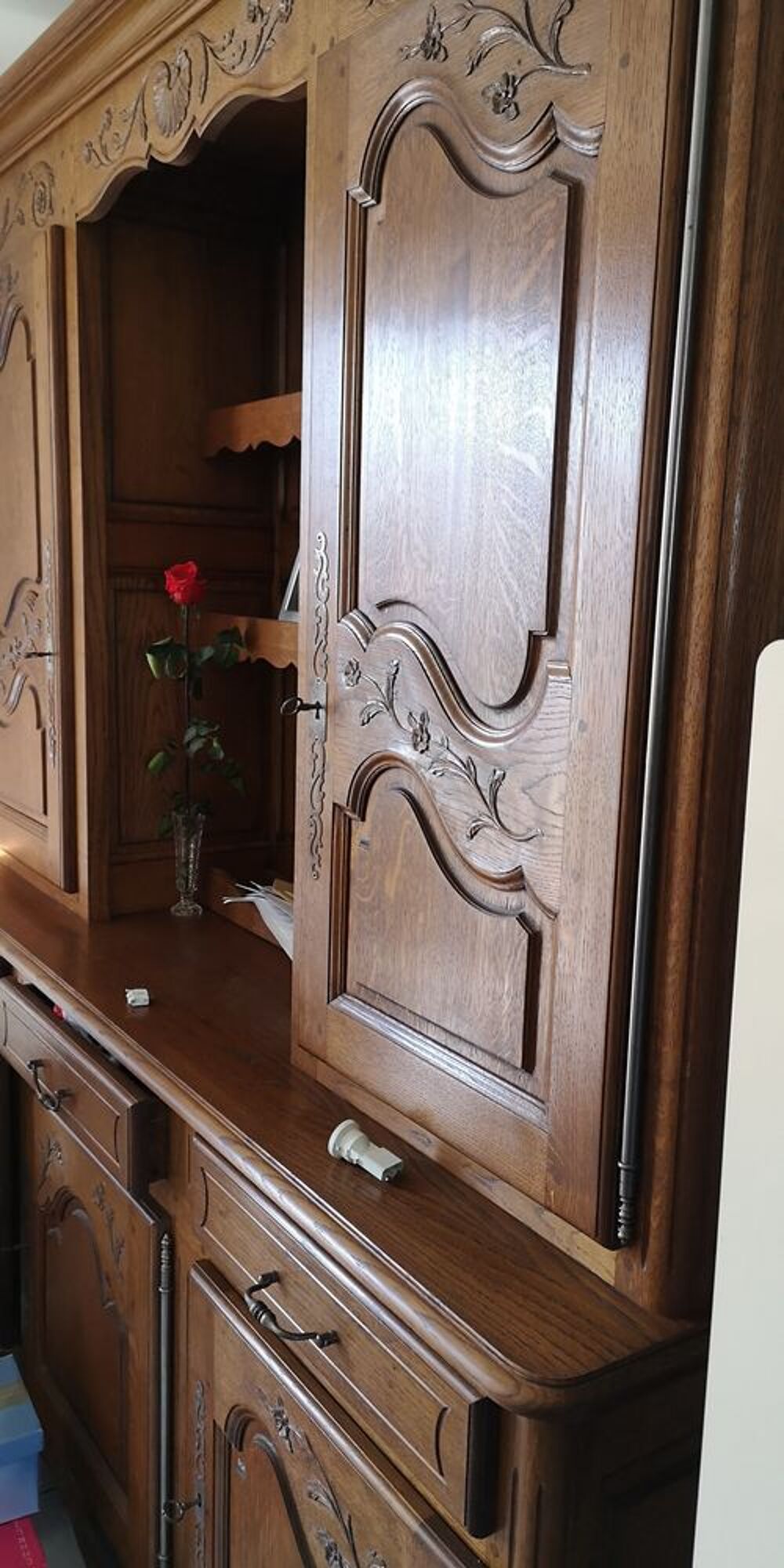 Ensemble Buffet vaisselier, table,chaises, m en eoi&eacute; sculpt&eacute; Meubles