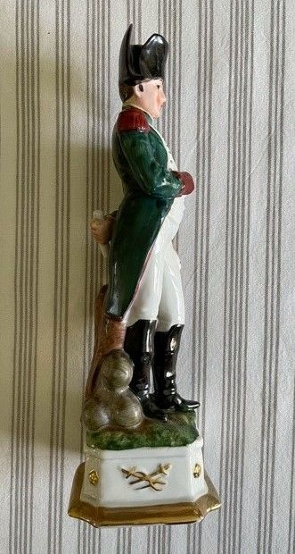 Figurine en pied de NAPOLEON en porcelaine Décoration