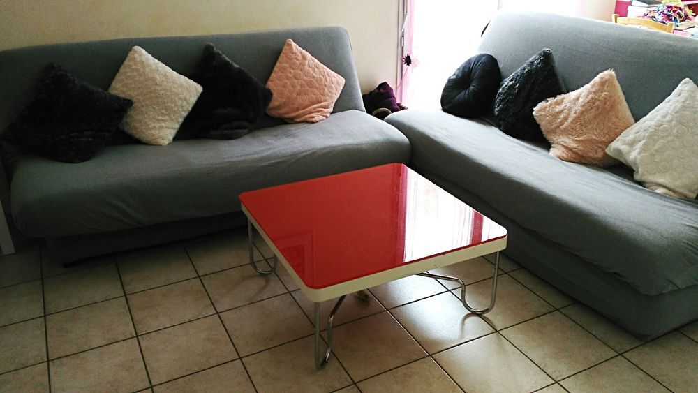 Table basse carr&eacute;e rouge Meubles