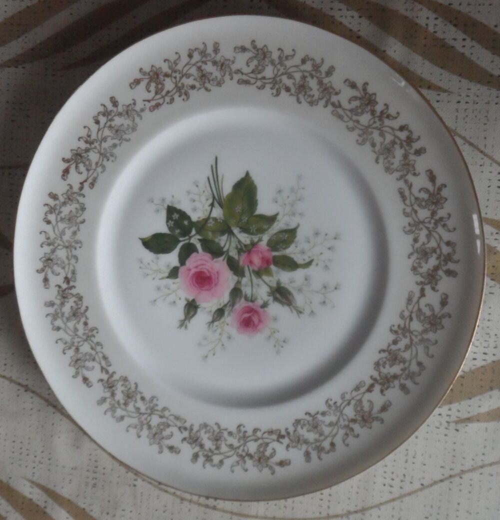 Plat &agrave; fleurs Porcelaine artistique de Limoges d&eacute;cors roses Cuisine