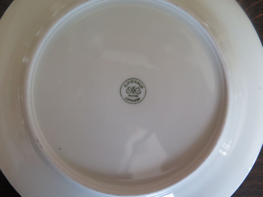 assiettes &agrave; dessert en porcelaine de Limoges A. VIGNAUD Décoration