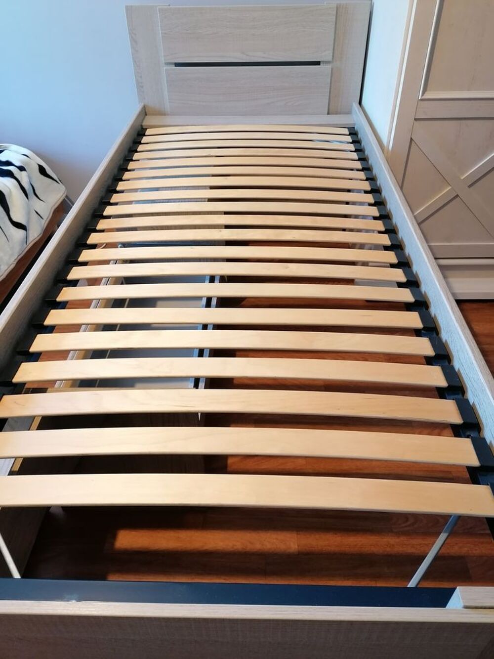 Lit sur&eacute;lev&eacute; 90 x 200 + sommier + matelas Meubles