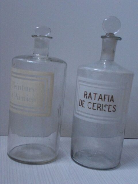 2 Flacons  pharmacie vintage en verre avec bouchon meri  0 Sorbiers (42)