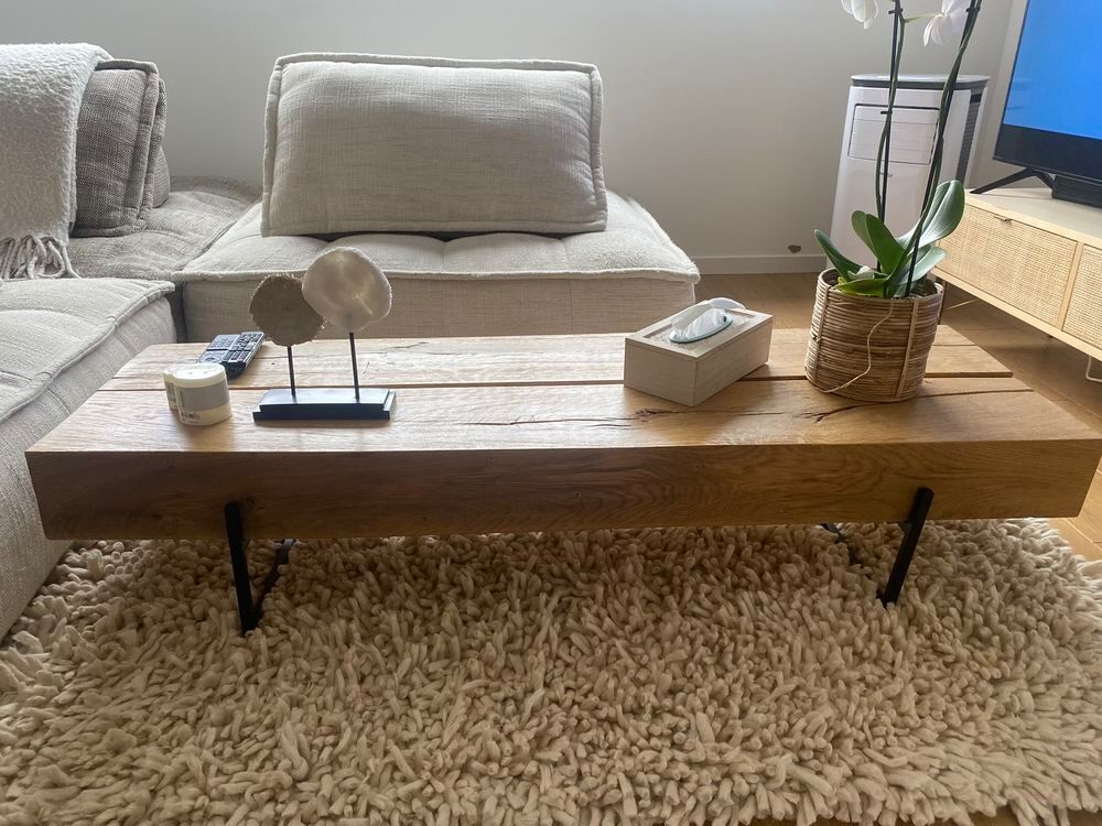 Table en bois ch&ecirc;ne massif 
Meubles