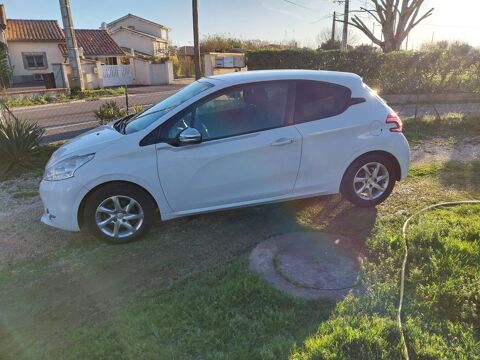 Peugeot 208 Style sur &eacute;quip&eacute;