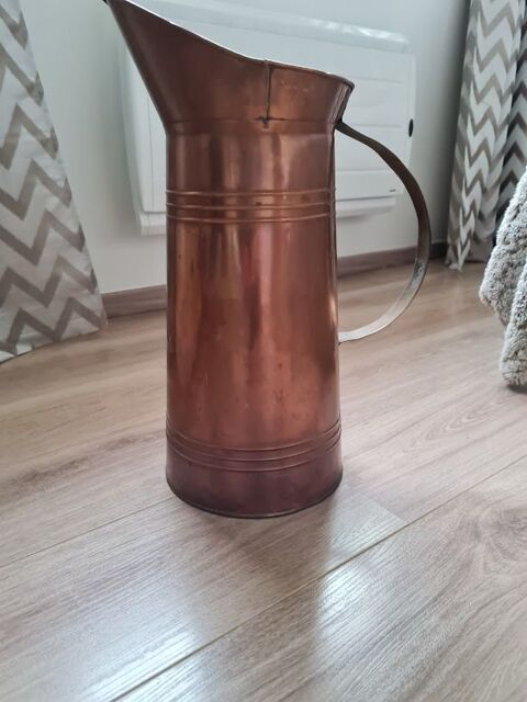 SCEAU A CHARBON CUIVRE FAIT MAIN
TRES DECO PROCHE CHEMINEE 
Paris 15 (75)