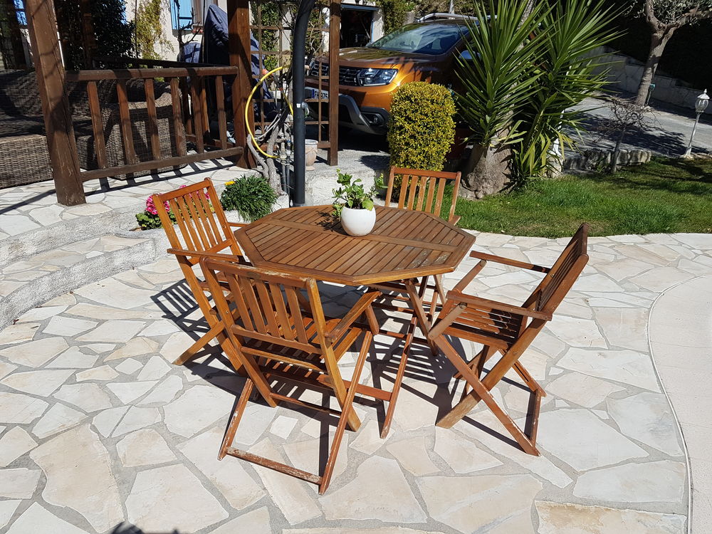 Table ronde bois, (hexagonale) de 1 m de c&ocirc;t&eacute; et 4 chaises Jardin