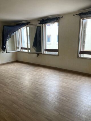 Appartement 3 pièces 67 m² · à Évry-Courcouronnes · 67 m² · 140 000 €