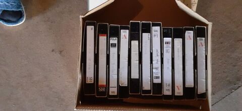 Lot de 38 cassettes VHS enregistrées dont Titanic 1 Grisolles (82)