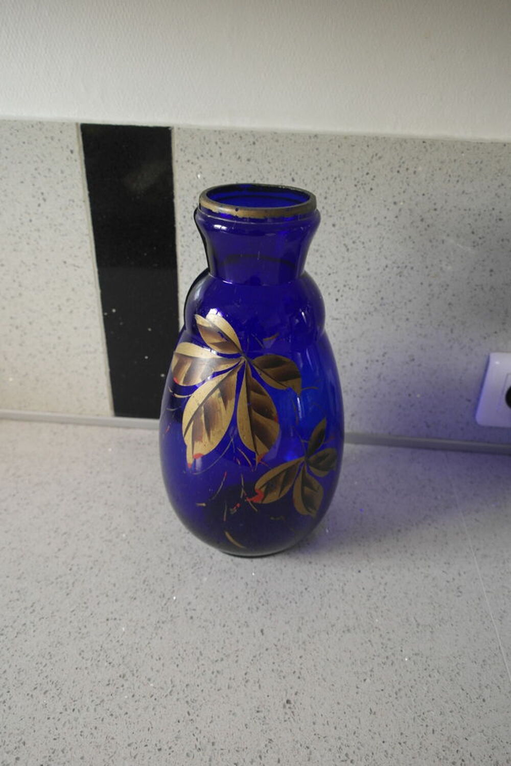 Vase bleu sign&eacute; Rues Décoration