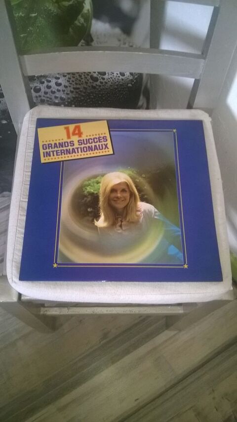 Vinyle 14 Grands Succes Internationaux
1984
Bon etat
The 5 Talange (57)