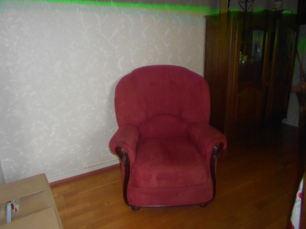 canap&eacute; trois places + 1 fauteuil. Meubles
