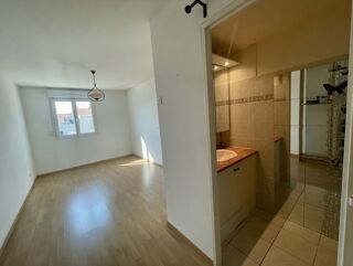  Appartement à louer 3 pièces 104 m²