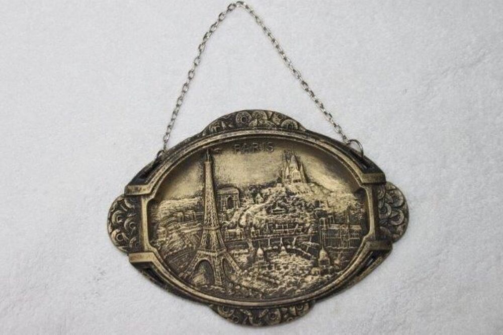 Cadre m&eacute;daillon sur Paris Bijoux et montres