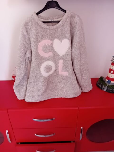 V�tements femme, sacs et sandales 200 Attignat (01)