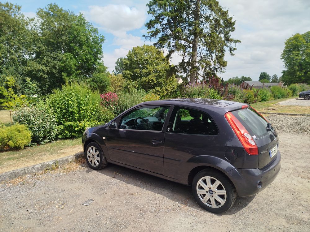Fiesta 1.4 TDCi Ghia 2007 occasion 02100 Saint-Quentin