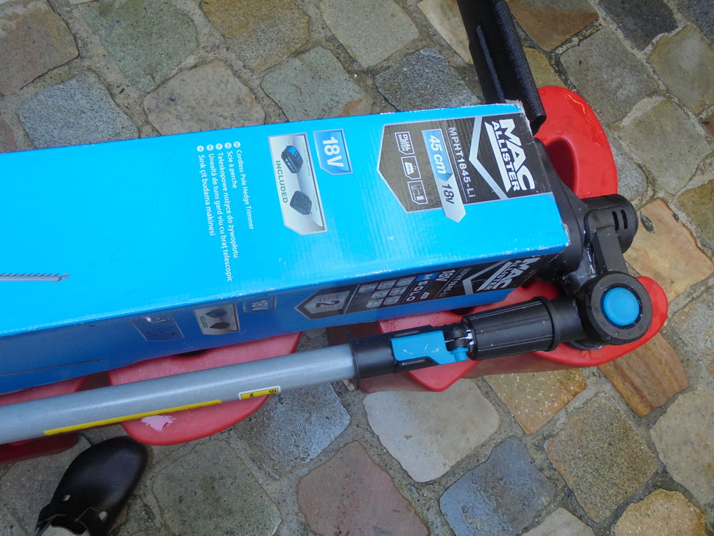 TAILLE HAIE SUR BATTERIE Jardin