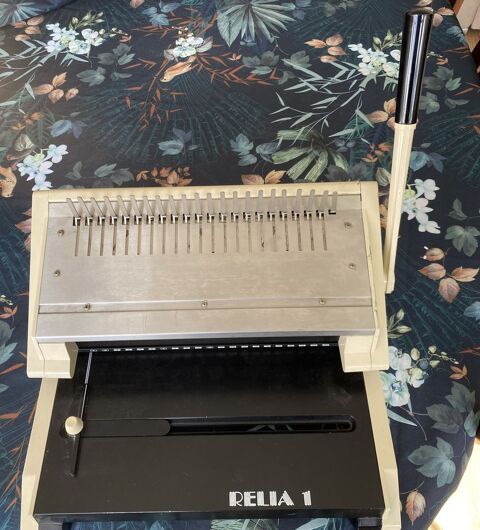 Machine � relier manuelle 15 Franconville (95)
