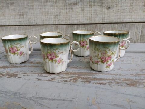 Six Tasses � Th� Porcelaine D�cor Roses et Dorure XIX�me  25 Loches (37)