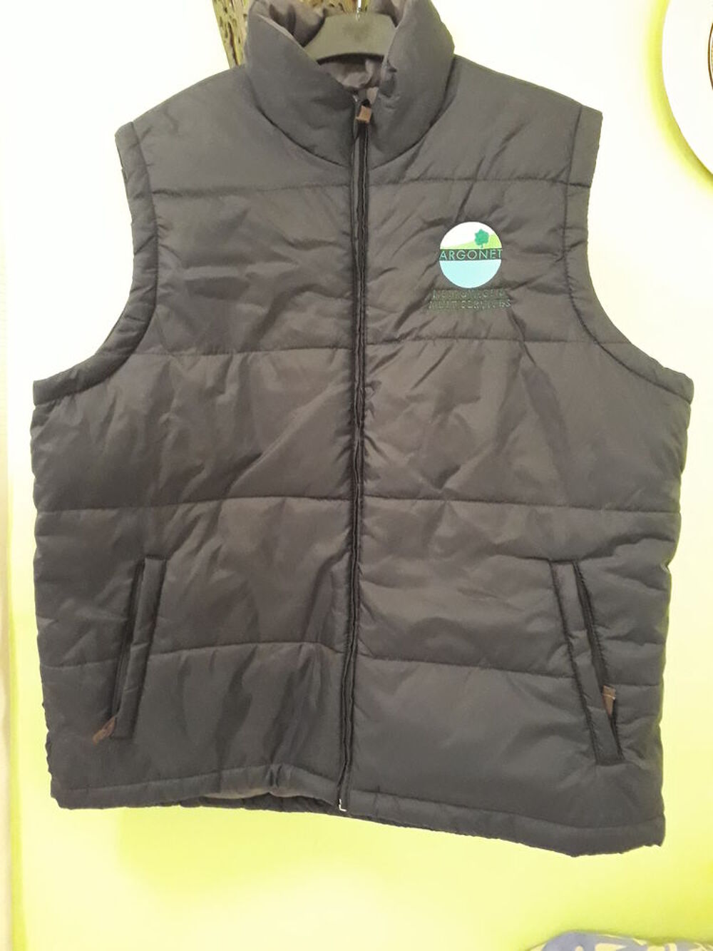SUPER DOUDOUNE DE QUALITE
Vêtements