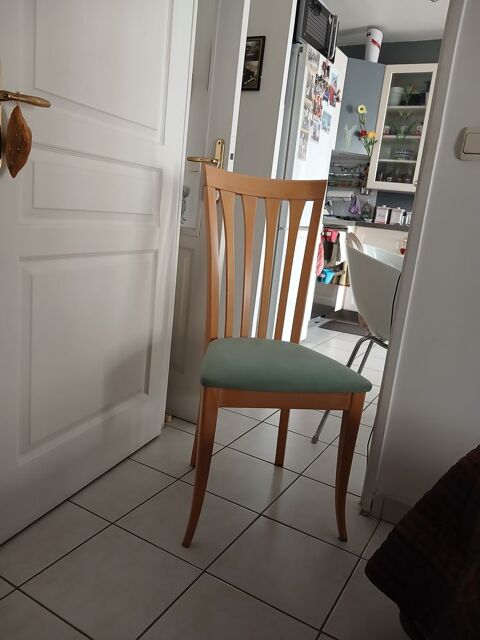 Lot de 4 Chaises bois de hêtre 90€ Cros De Cagnes (06)