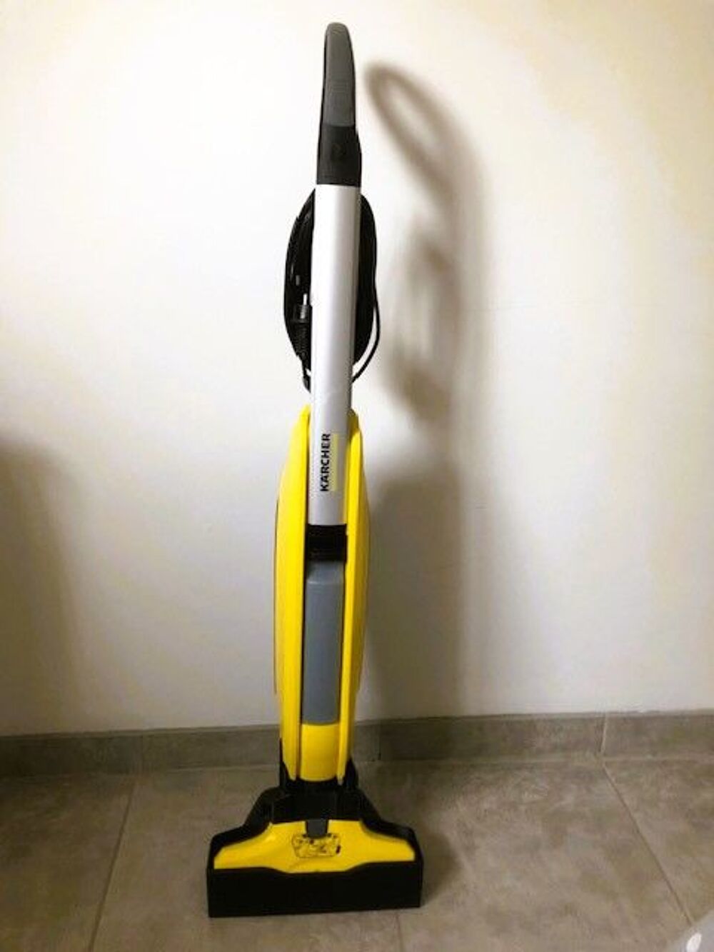 Aspirateur laveur Karcher - 3 utilisations - comme neuf Electroménager