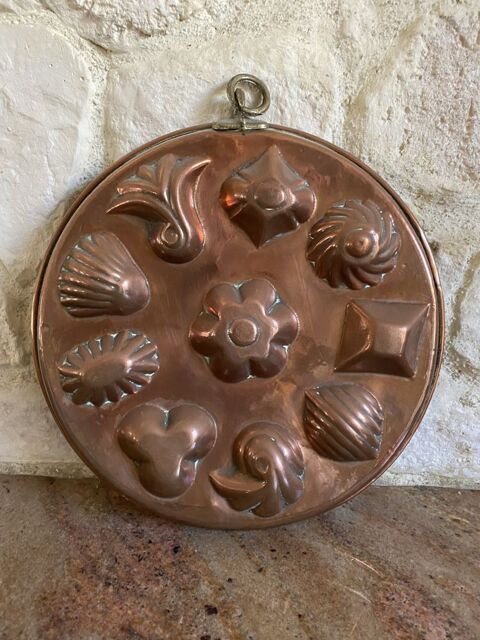 MOULE A GATEAU EN CUIVRE 25 Nans-les-Pins (83)