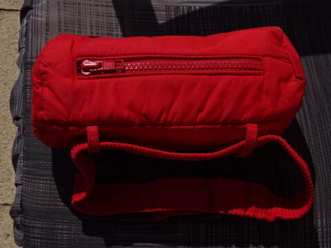 sac banane rouge rond 5 Le Teilleul (50)