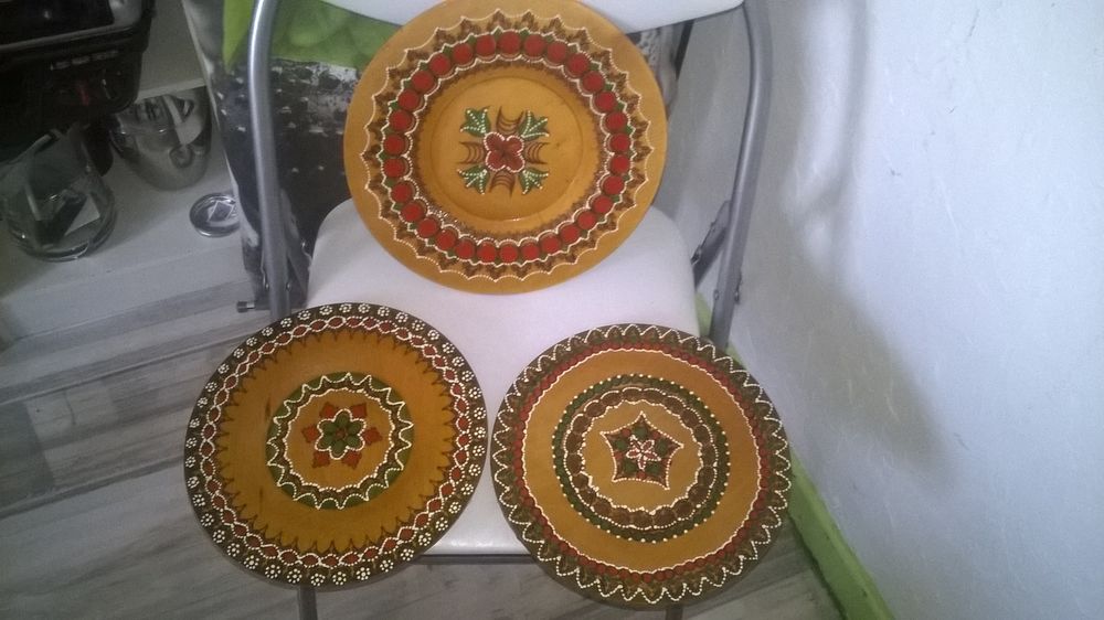 3 Assiettes en bois decorees
Avec Accroches
Décoration