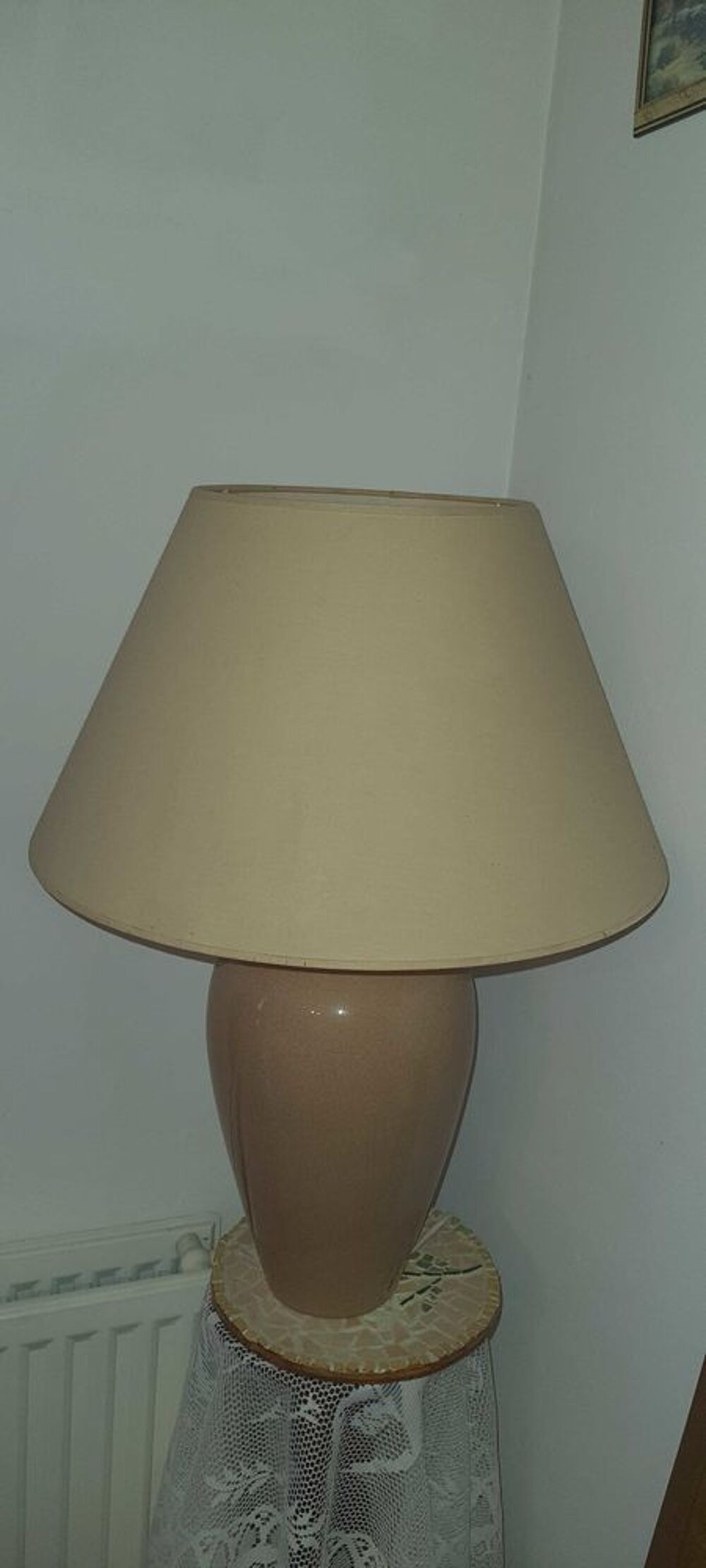 fauteuil et lampe Meubles