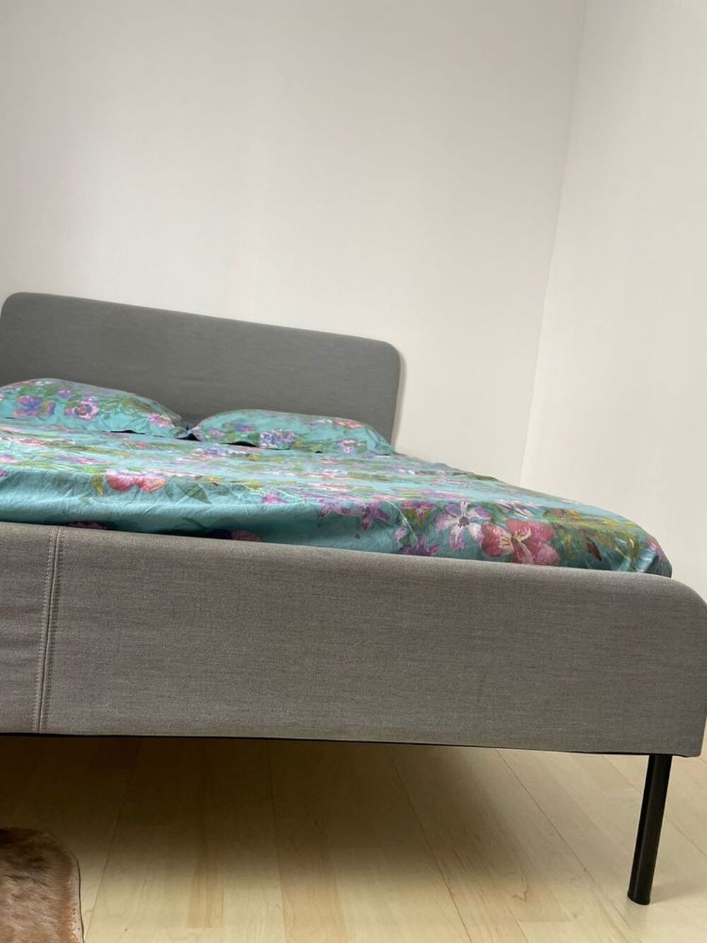 Sommier + matelas 140x200 + 2 oreillers + Couette - 200 € Meubles