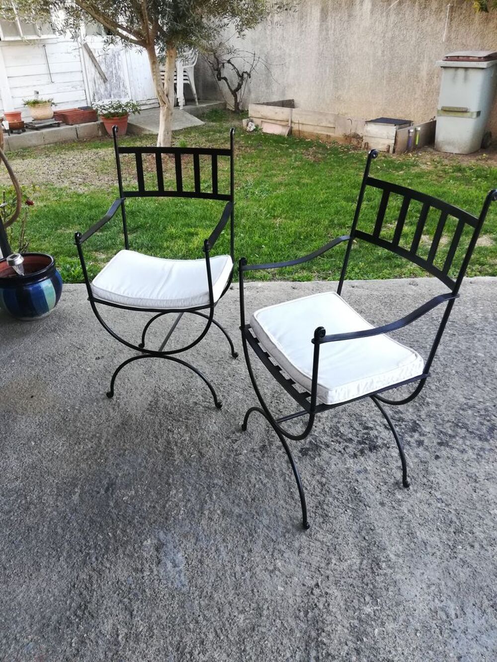  2 Chaises en fer forg&eacute; Meubles