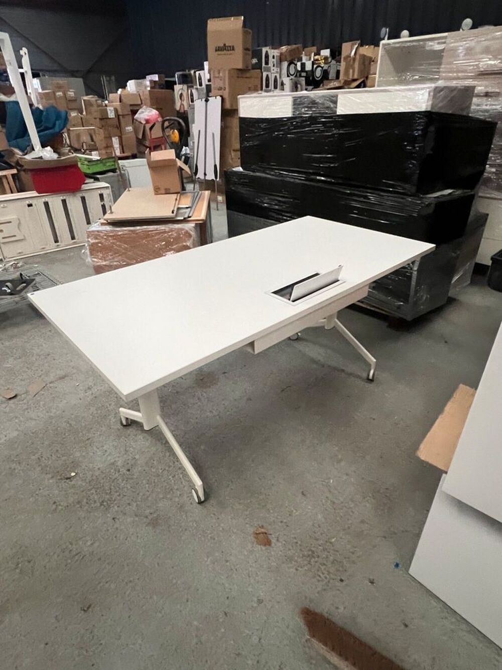 table bureau pliant blanc avec passe c&acirc;ble Meubles