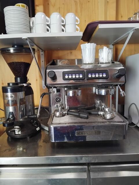 Machine à café + moulin à café 1500 64220 Lacarre