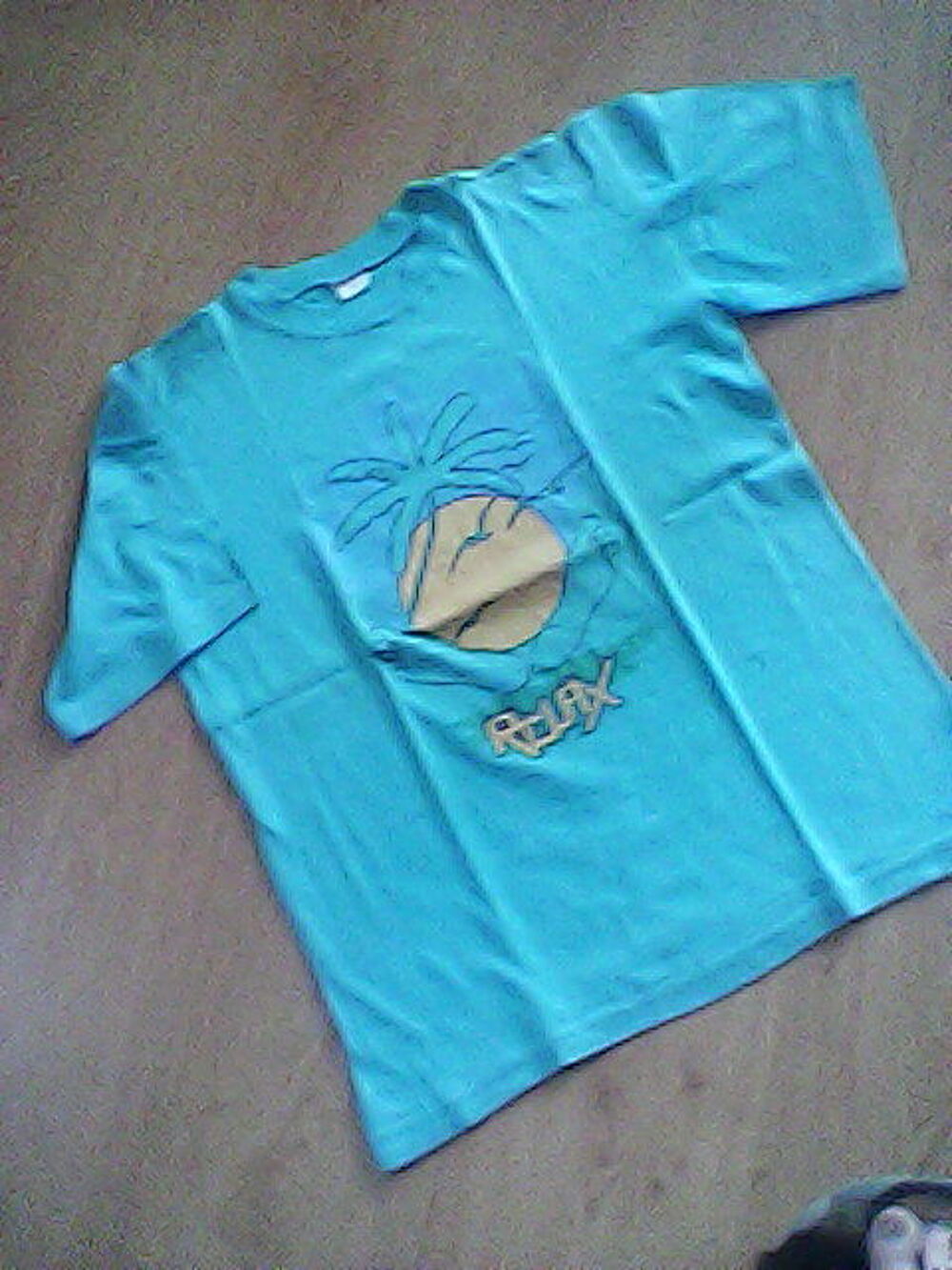 Tee shirt neuf, Vêtements