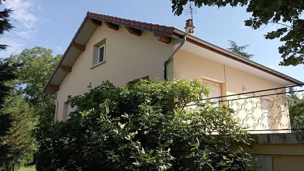 Location Maison d'une maison indépendante sur sous sol complet Ambutrix