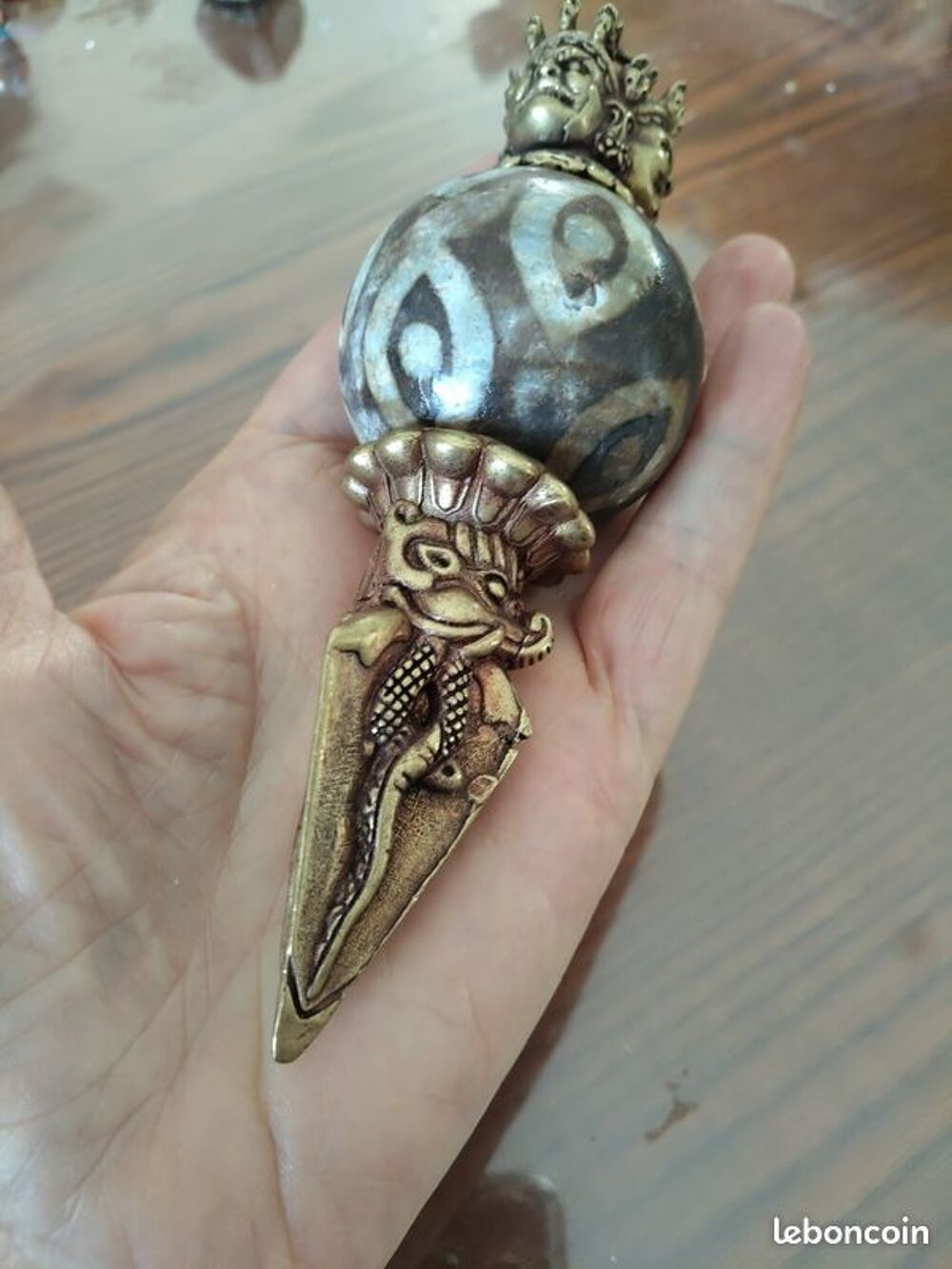  "Dhanada" porte bonheur 