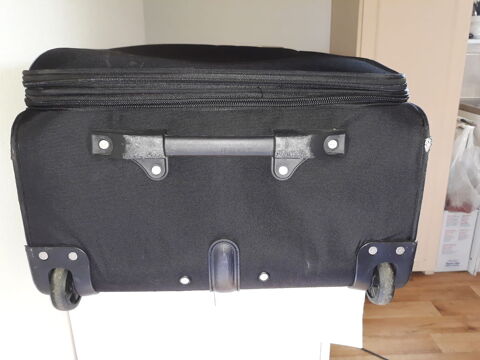 Valise noire � 2 roulettes  40 B�gles (33)
