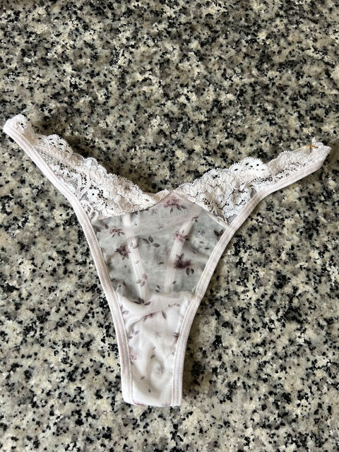 String Femme Blanc Fleuri & Dentelle. Neuf Jamais Porté 15 Céret (66)