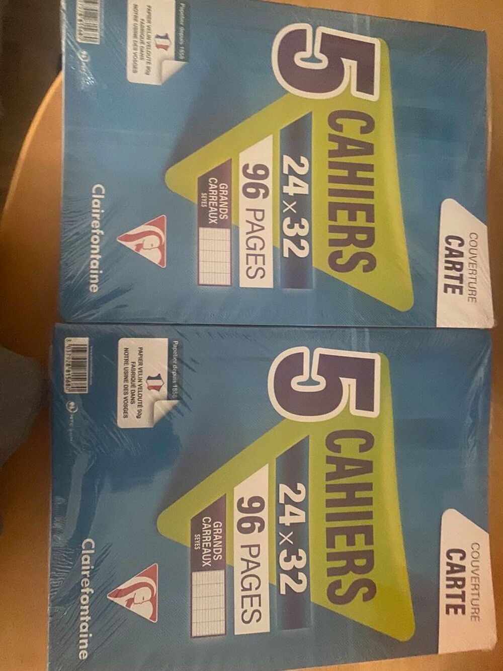 Deux lots de 5 cahiers Puériculture