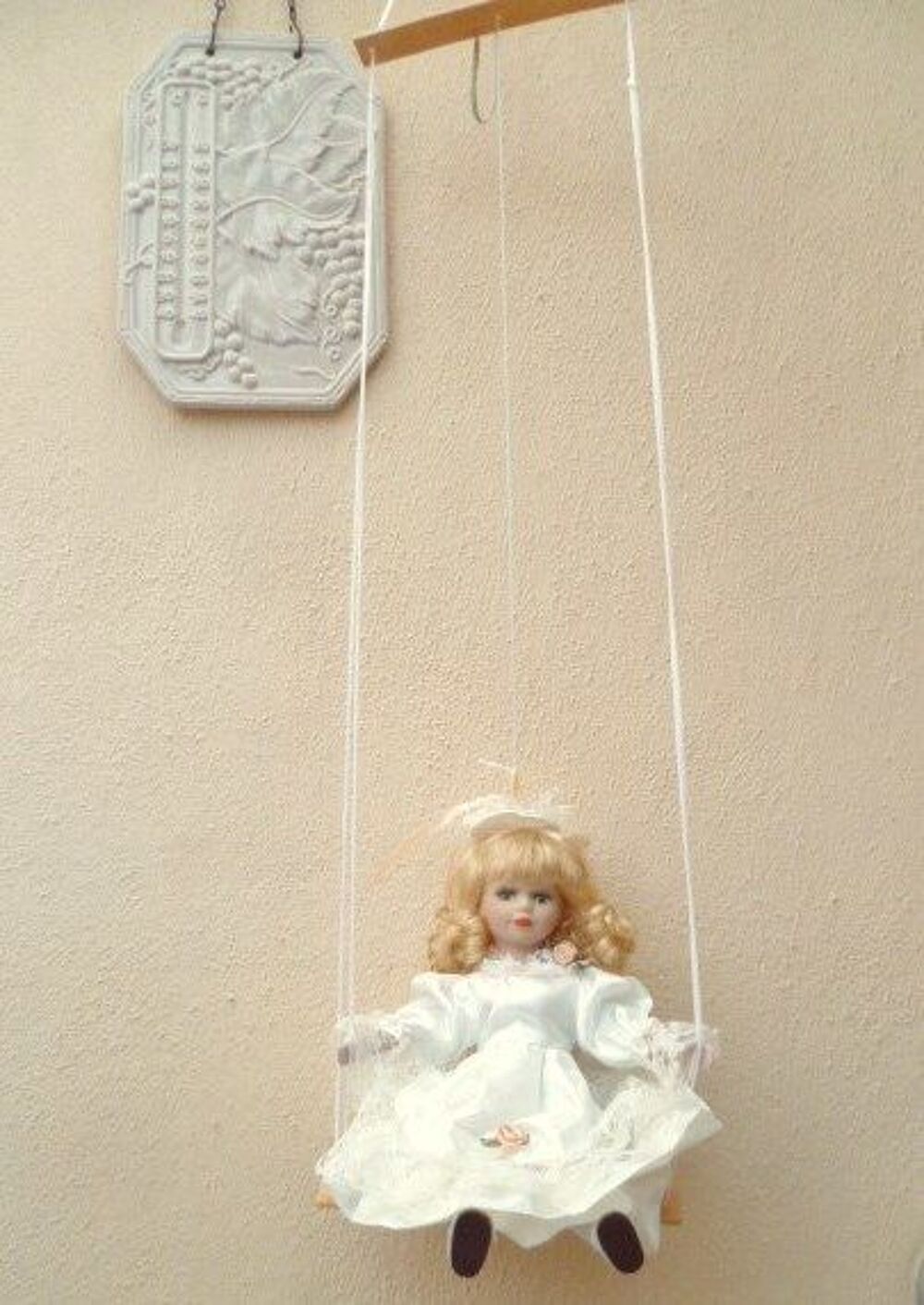 Poup&eacute;e porcelaine 