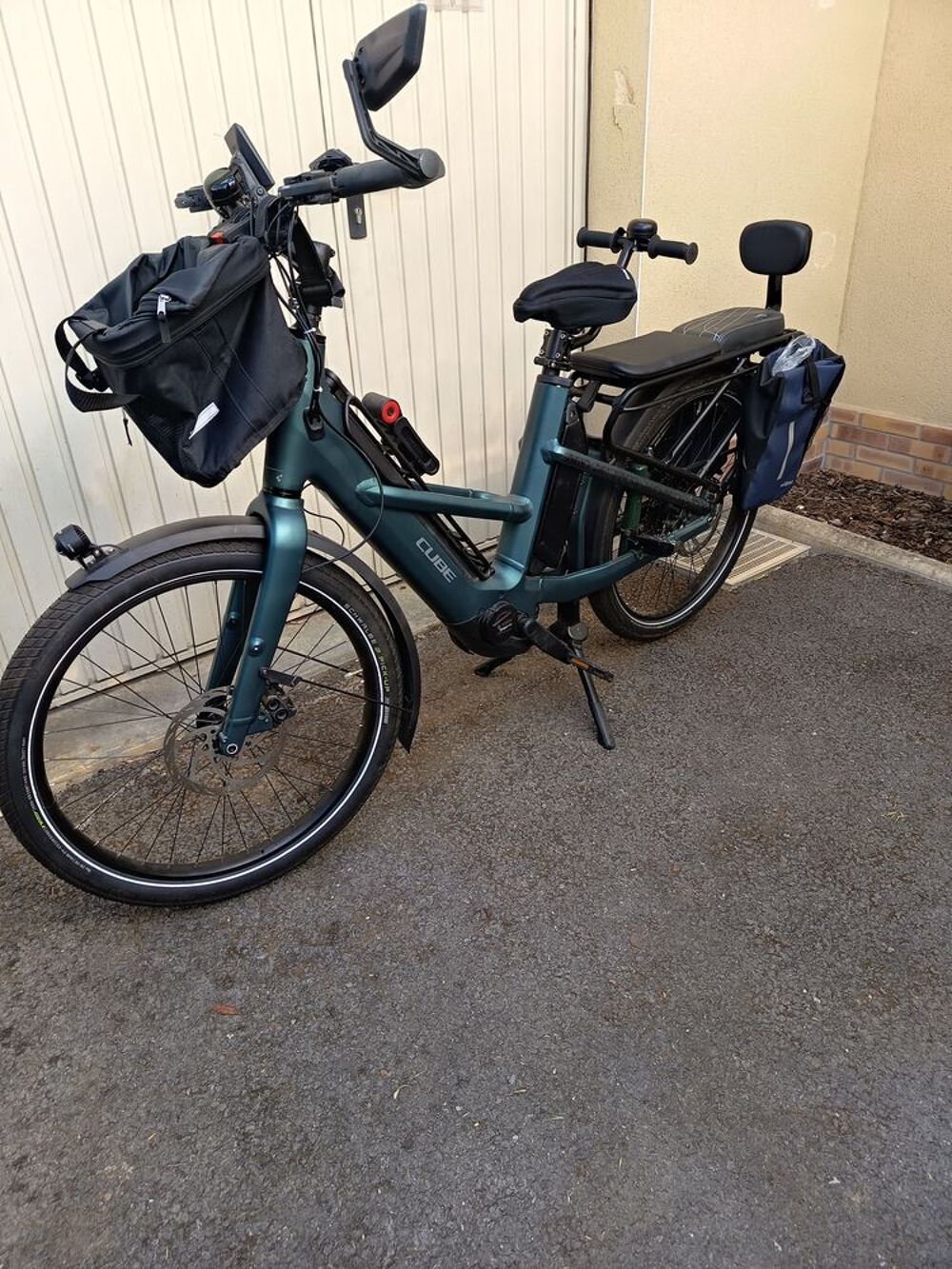 V&eacute;lo &eacute;lectrique cargo LONGTAIL HYBRID 800 CUBE Biplace Vélos
