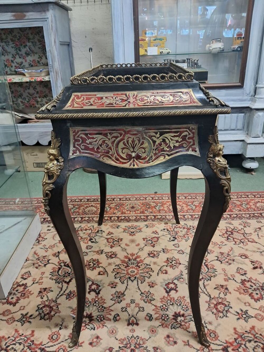 Jardini&egrave;re en bois Napol&eacute;on, marqueterie Boulle Meubles