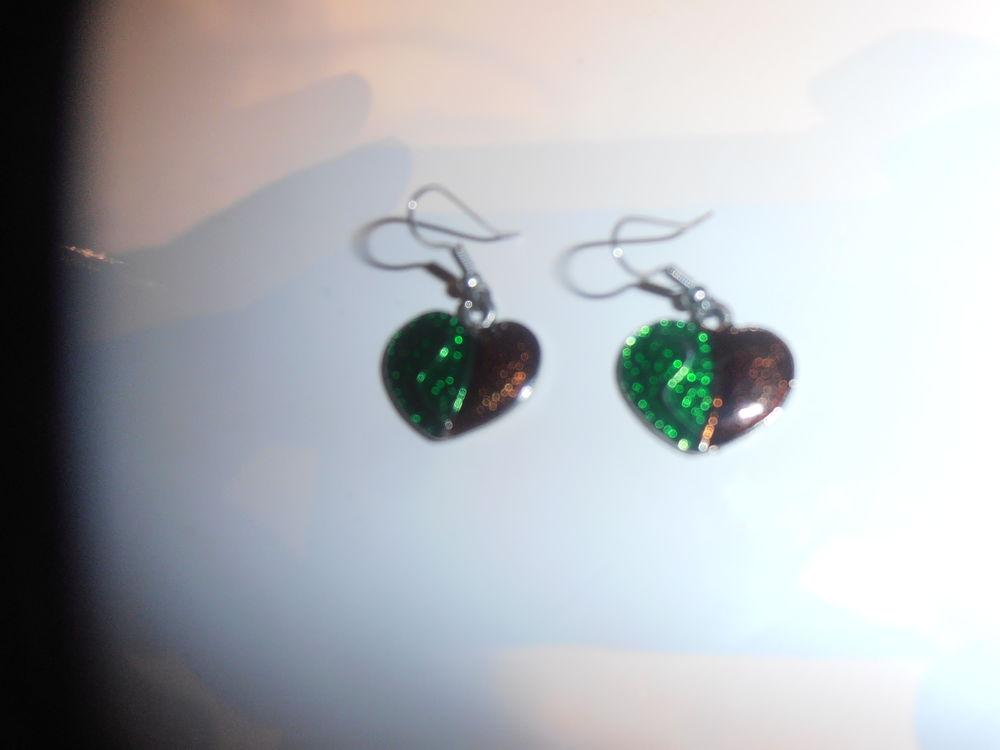 Boucles d'oreilles coeurs &eacute;maill&eacute;s 17 (28b) Bijoux et montres