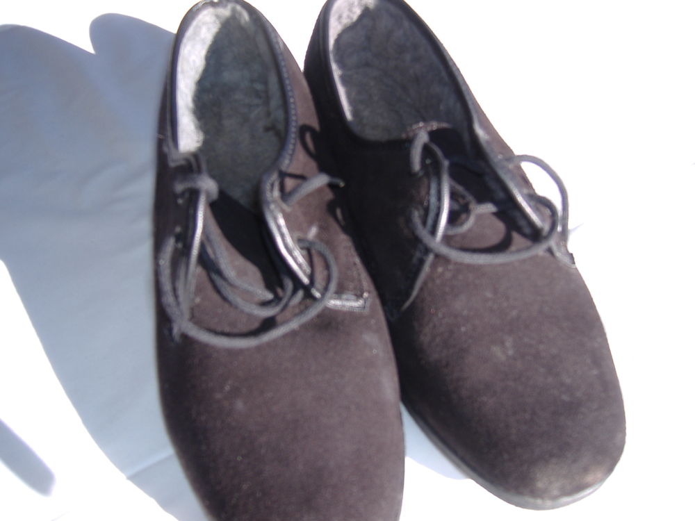 Chaussures "Damart" neuves, cro&ucirc;te de cuir, noires Chaussures