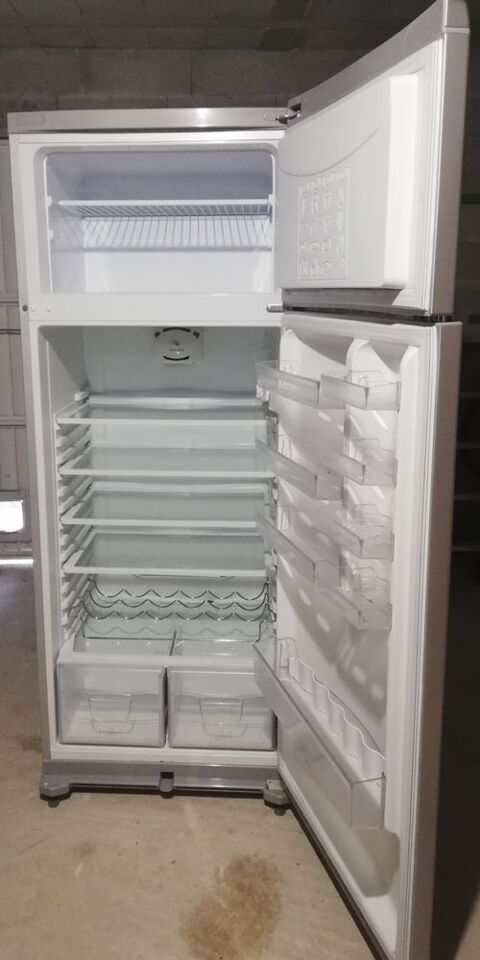 Réfrigérateur-congélateur HOTPOINT HARISTON 180 La Seyne-sur-Mer (83)