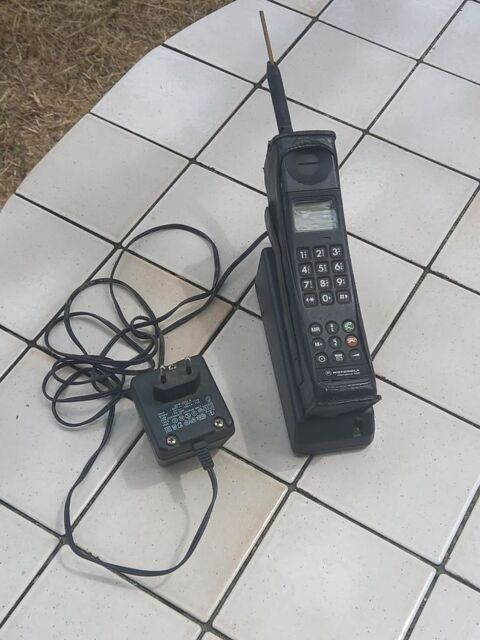 TELEPHONE MOTOROLA INTERNATIONNAL 3200 150 Dourbies (30)