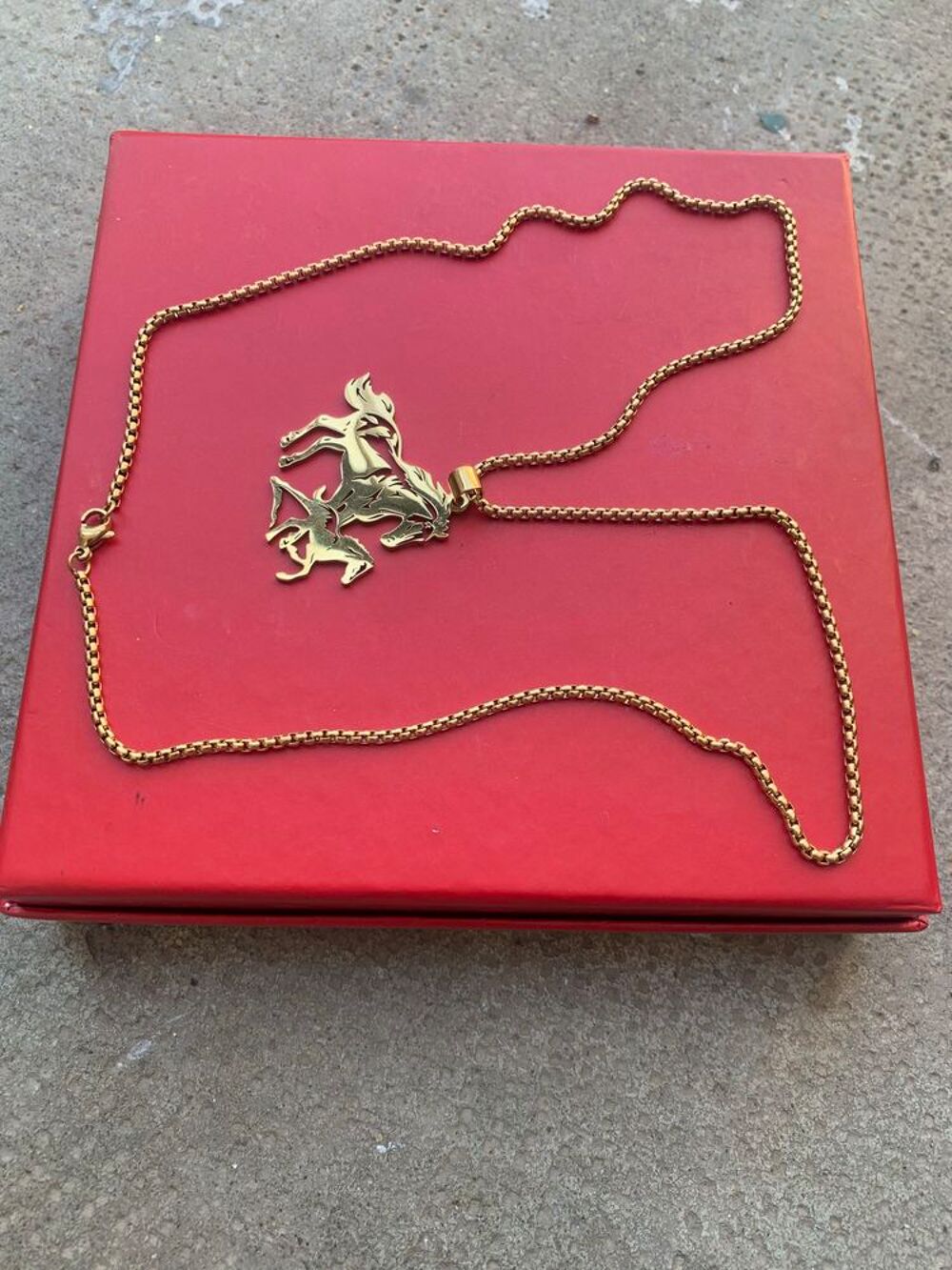 Collier pendentif chevaux Bijoux et montres
