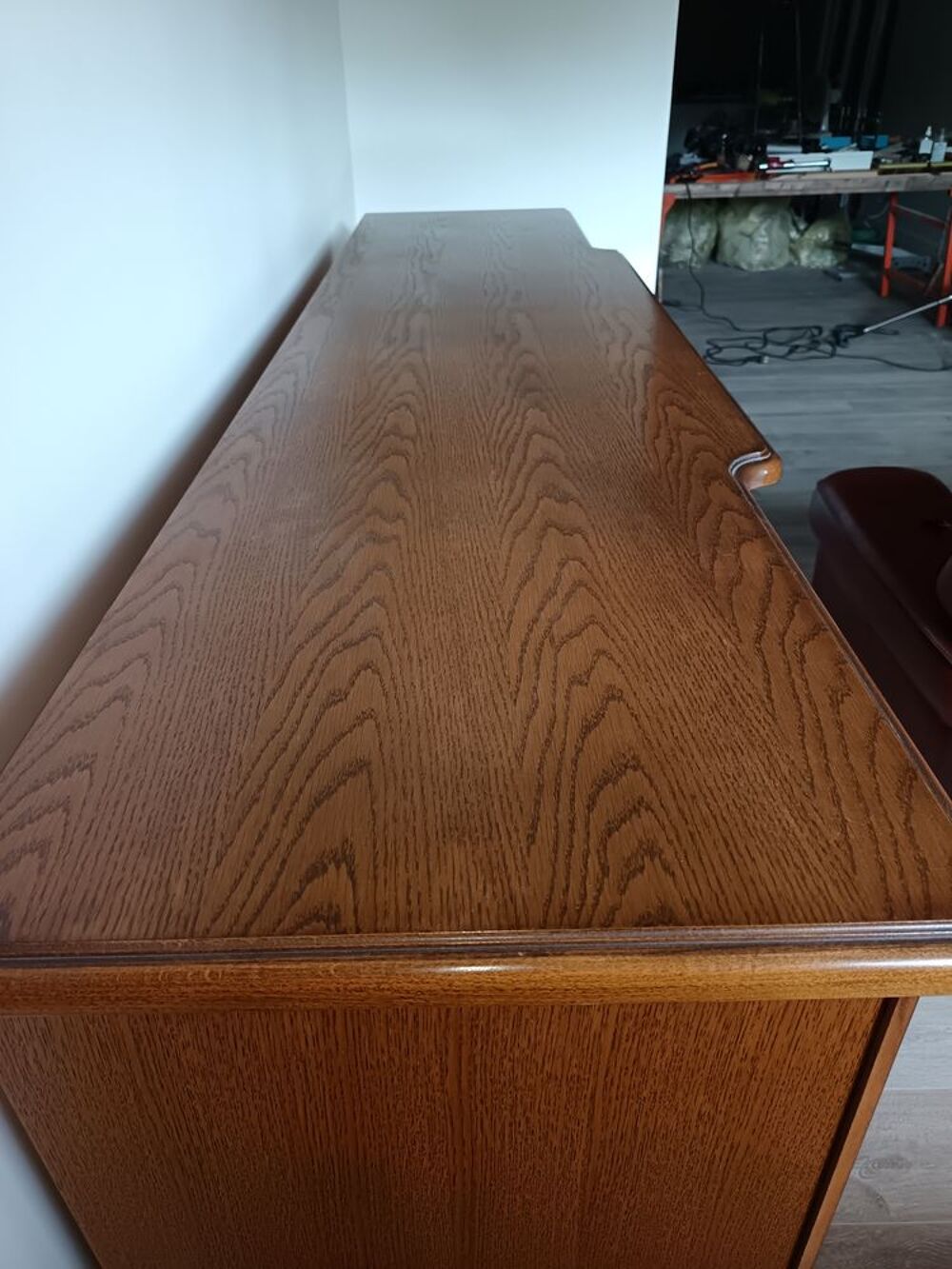 un buffet type enfilade et/ou un canap&eacute; fixe en cuir, Meubles