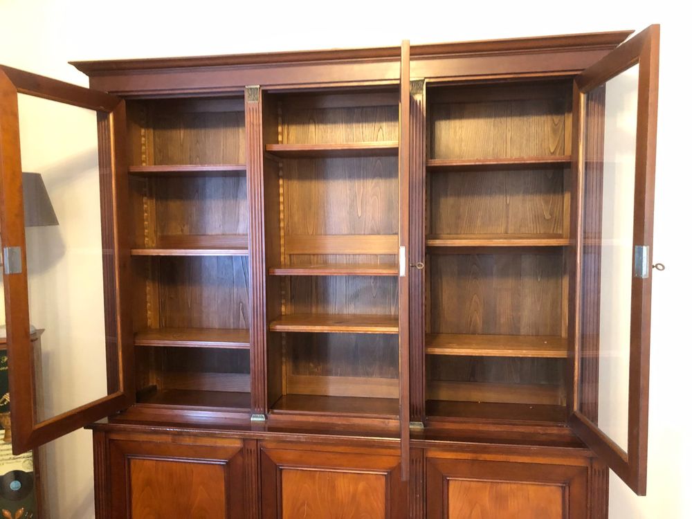 &nbsp;Biblioth&egrave;que vitr&eacute;e de style Louis Philippe Meubles